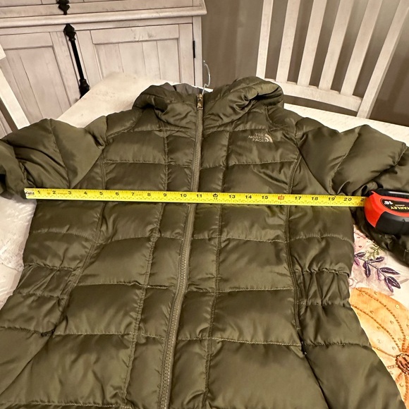 The North Face Women’s down parka Size Medium - Picture 4 of 10